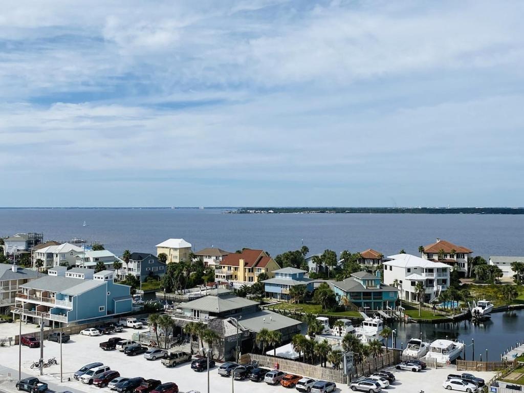 Apartment Ocean Front Penthouse Panoramic Views Of Gulf,pensacola Beach,pier, & Bay *