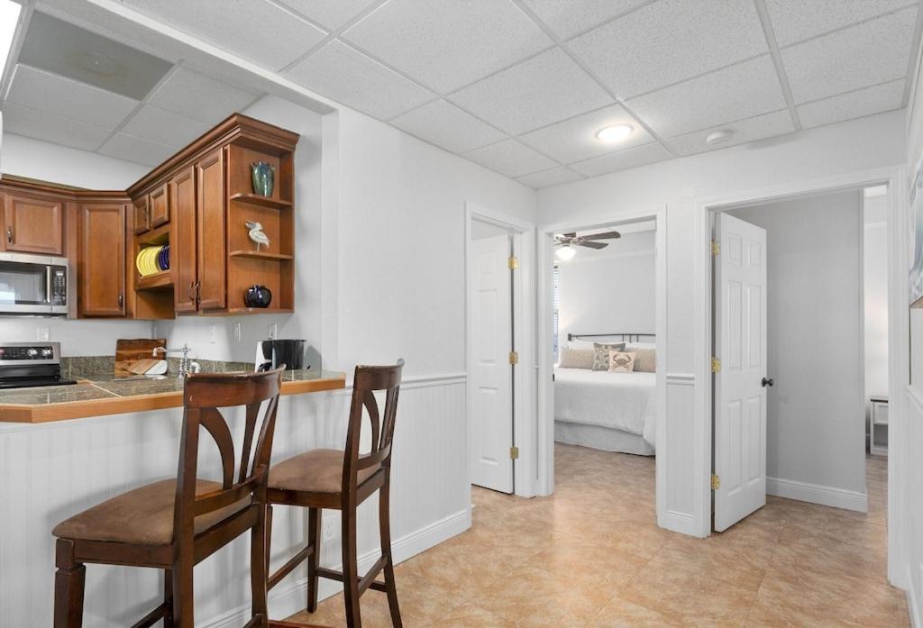 Ocean Front Penthouse Panoramic Views Of Gulf,pensacola Beach,pier, & Bay *