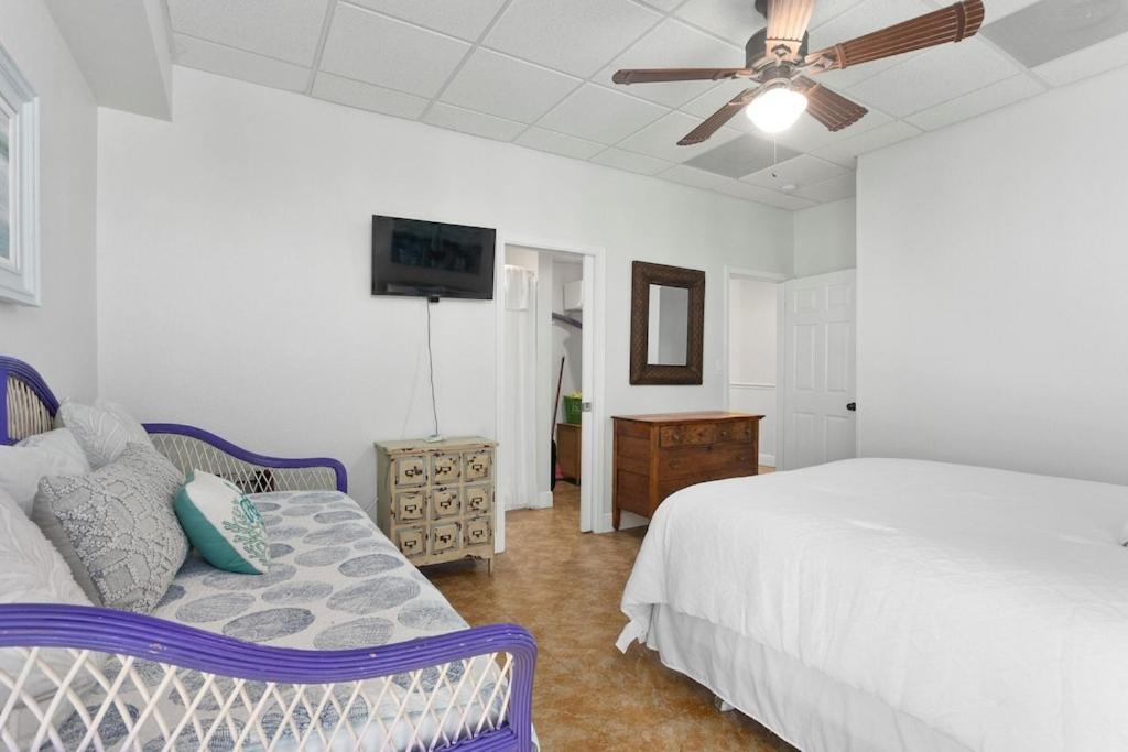 Ocean Front Penthouse Panoramic Views Of Gulf,pensacola Beach,pier, & Bay *