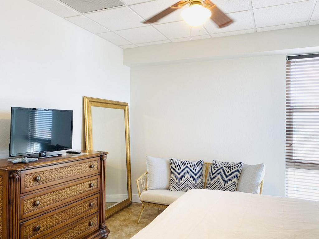 Apartment Ocean Front Penthouse Panoramic Views Of Gulf,pensacola Beach,pier, & Bay