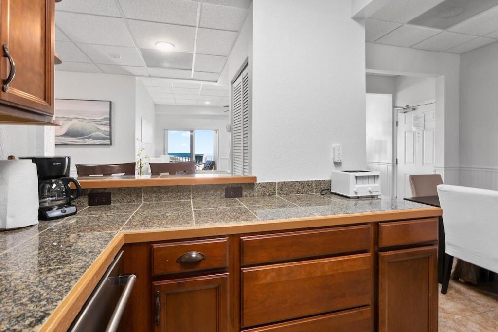 Ocean Front Penthouse Panoramic Views Of Gulf,pensacola Beach,pier, & Bay *