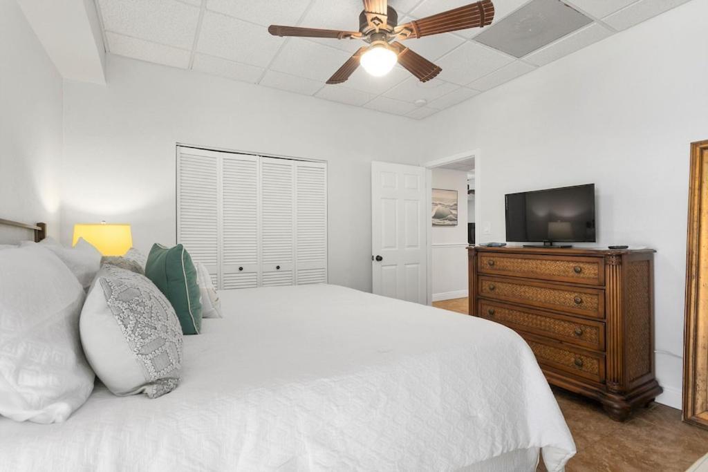 Ocean Front Penthouse Panoramic Views Of Gulf,pensacola Beach,pier, & Bay Apartment